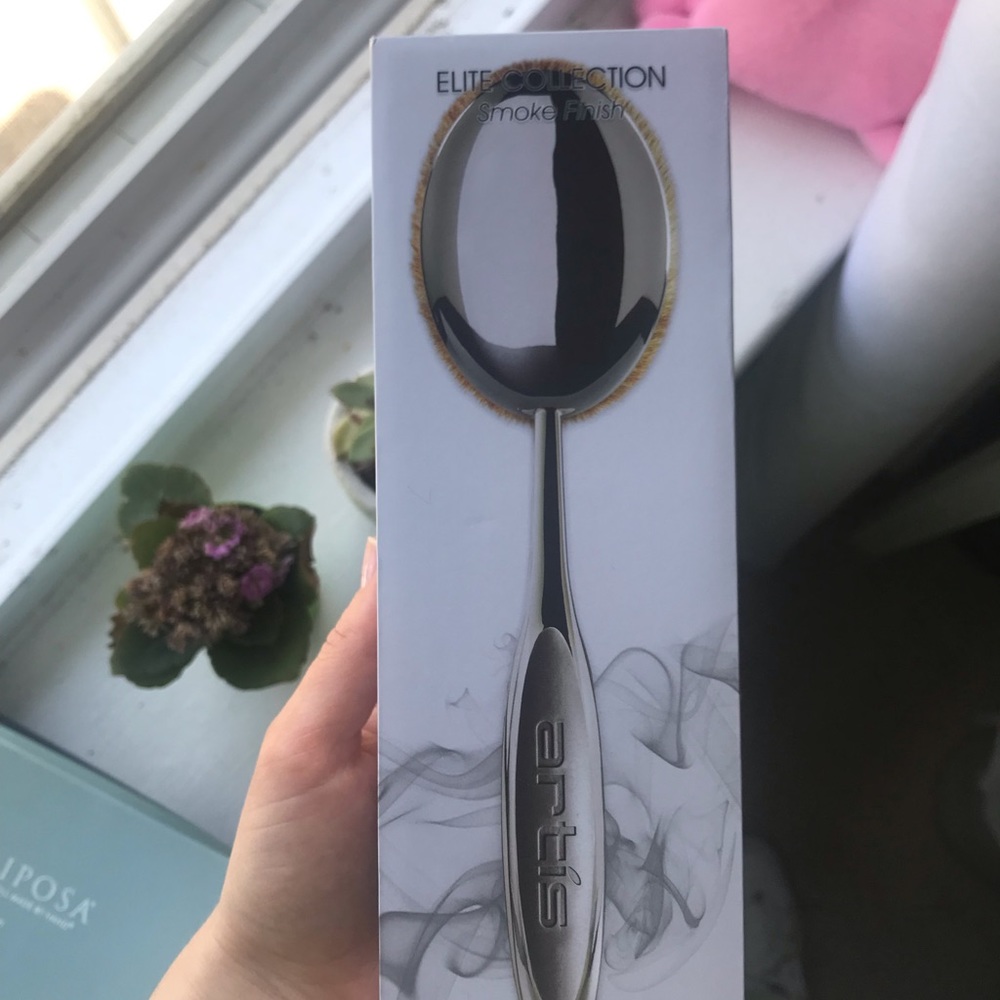 Artis Elite Smoke Oval 10 Brush